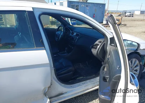 2013 Chrysler 200 Limited из США, поврежденный, VIN 1C3CCBCG6DN623564